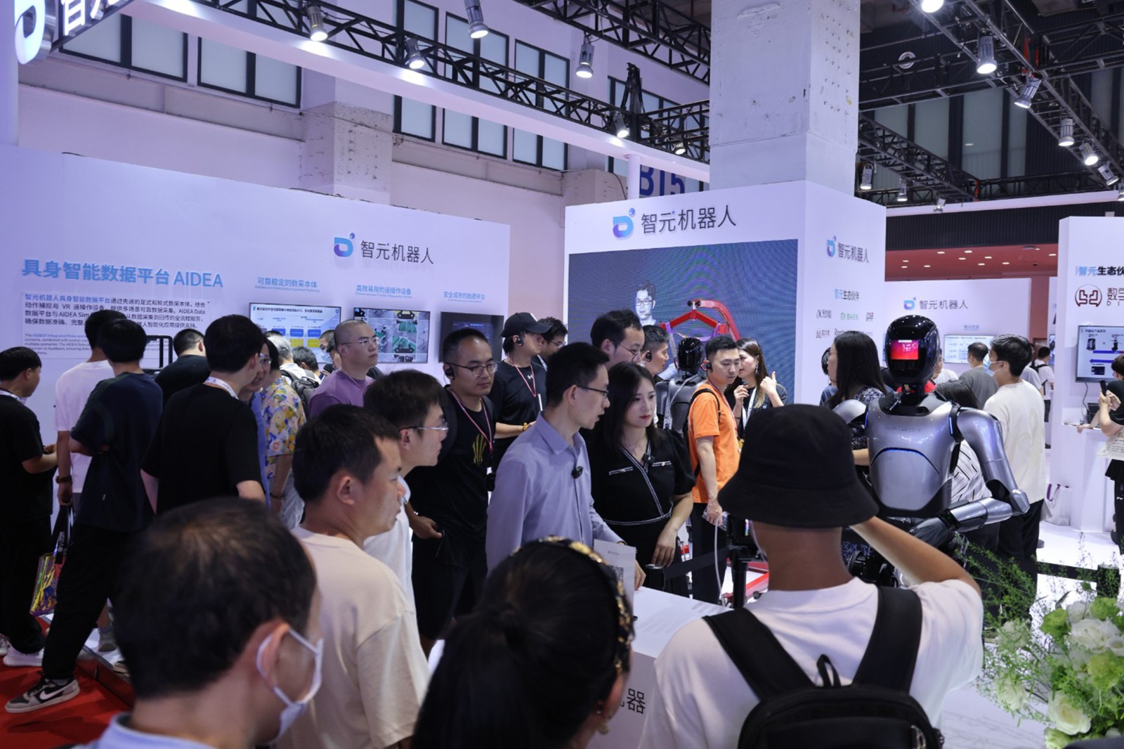 威廉希尔机器人亮相世界机器人大会WRC